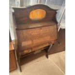 AN EARLY 20TH CENTURY SMALL OAK FALL FRONT BUREAU WITH MIRRORED BACK, 30" WIDE