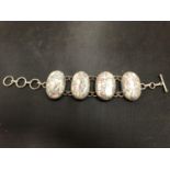 A SILVER MOTTLED STONE BRACELET