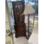 A MODERN MAHOGANY CORNER CABINET, STANDARD LAMP COMPLETE WITH SHADE AND A PAIR OF MODERN KITCHEN BAR