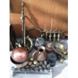 A LARGE QUANTITY OF COPPER AND BRASS WARE TO INCLUDE PAN, KETTLE JUG, VICTOR SCALES DOOR FURNITURE