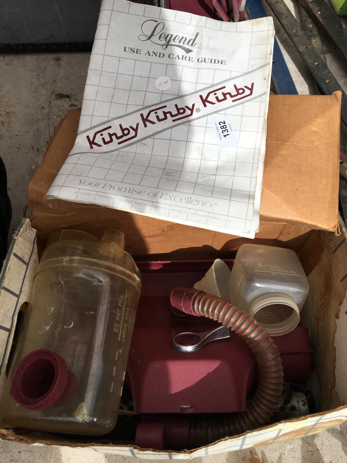 A VINTAGE KIRBY HOOVER WITH ATTACHMENTS - Bild 3 aus 3