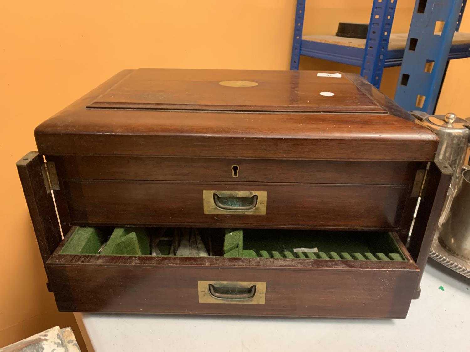 A VINTAGE CANTEEN OF CUTLERY BOX WITH TWO DRAWERS AND A SMALL AMOUNT OF FLATWARE