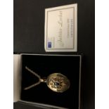 A ROYAL MAIL JUBILEE LOCKET SET WITH A SINGLE SAPPHIRE ON A 9CT GOLD CHAIN 11.5 GRAMS