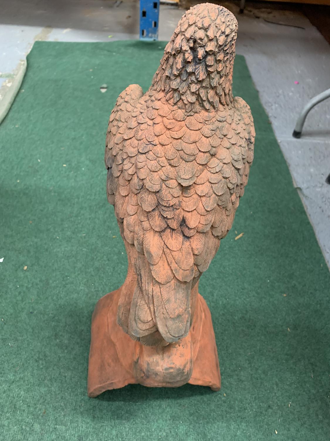 A TERRACOTTA BIRD OF PREY ROOF FINIAL - Image 3 of 3