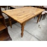 A PINE KITCHEN TABLE ON TURNED LEGS, 62x33"