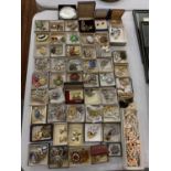 A LARGE QUANTITY OF INDIVIDUALLY BOXED COMSTUME JEWELLERY ITEMS