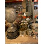 AN ASSORTMENT OF SILVER PLATED ITEMS INCLUDING A ROSE BOWL AND GOBLETS