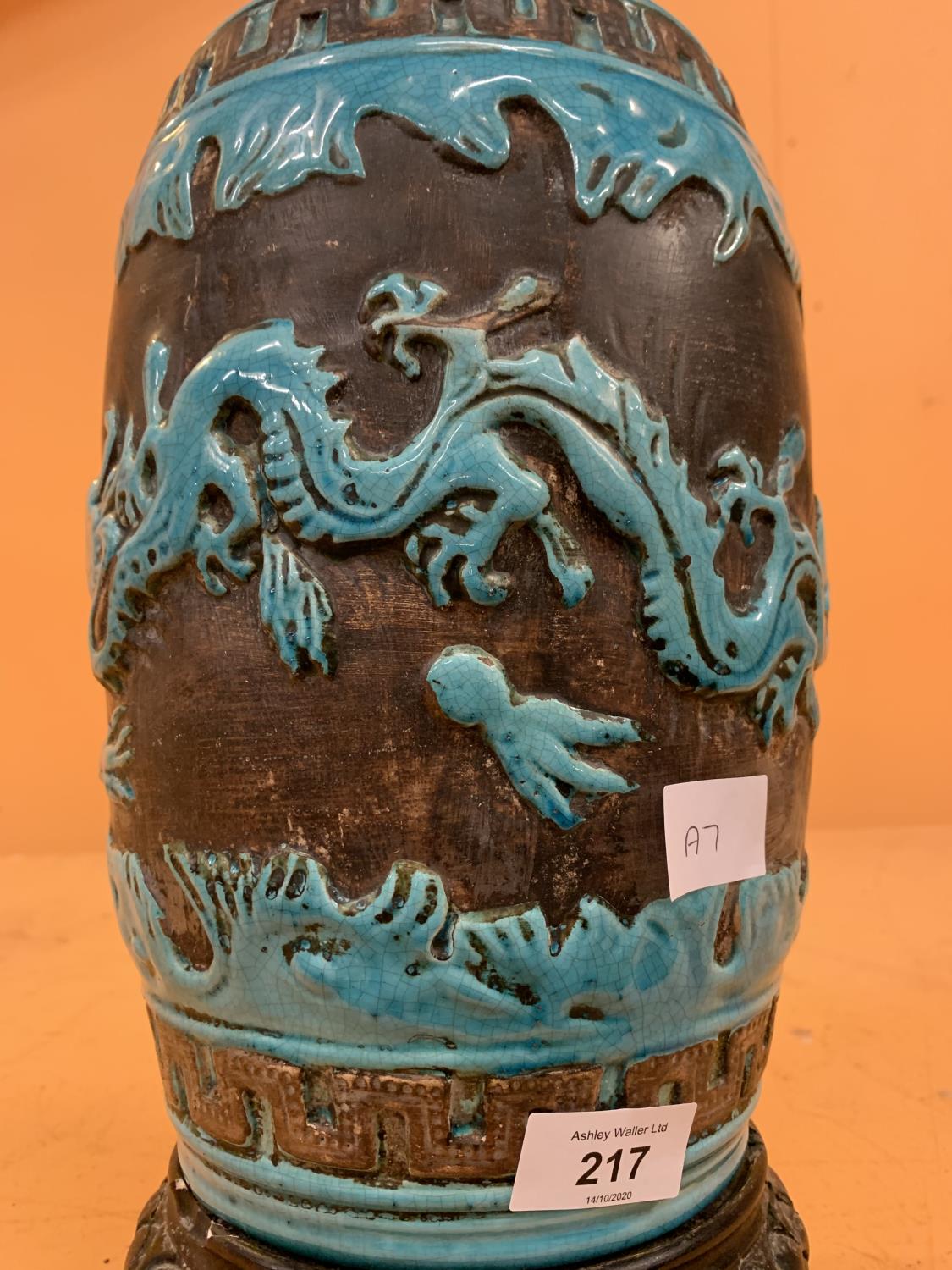 A LARGE TURQUOISE VASE WITH RELIEF MOULDED DRAGON DESIGN, UNMARKED TO BASE - Image 2 of 4