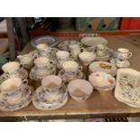 A COLLECTION OF CERAMICS TO INCLUDE COLCLOUGH LINDEN TEASET, VARIOUS PLATES TO INCLUDE SPODE AND