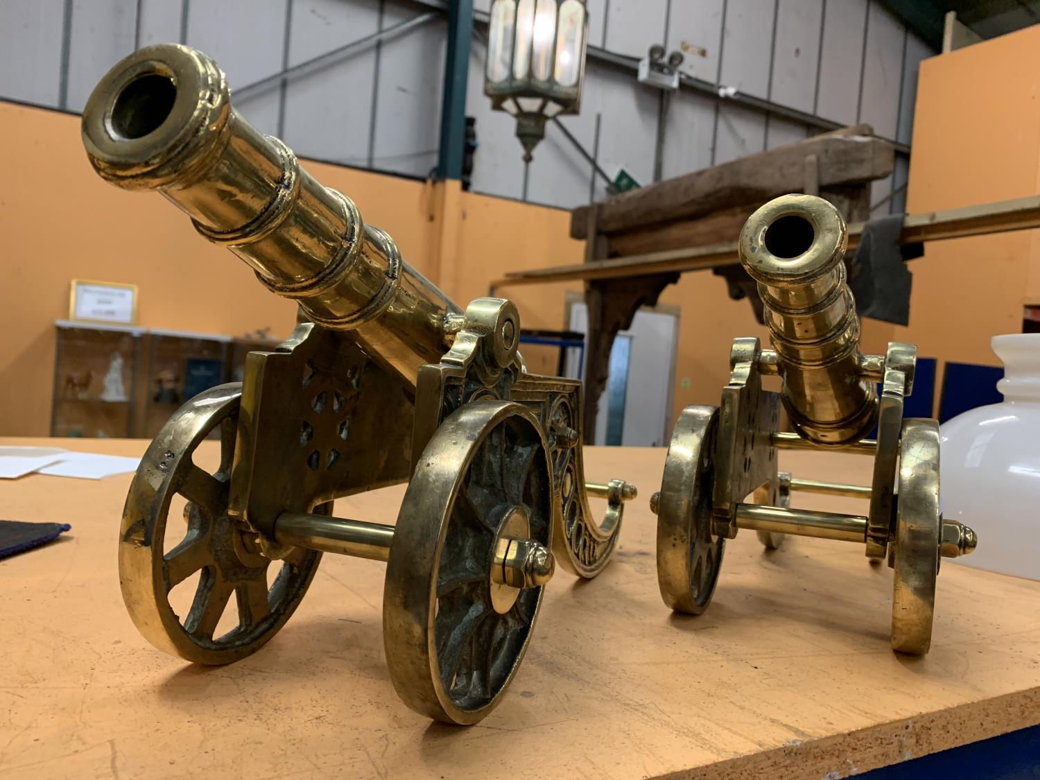 A LARGE PAIR OF BRASS CANNONS 6.5K EACH - Image 3 of 3