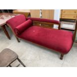 A LATE VICTORIAN OAK FRAMED CHAISE LONGUE