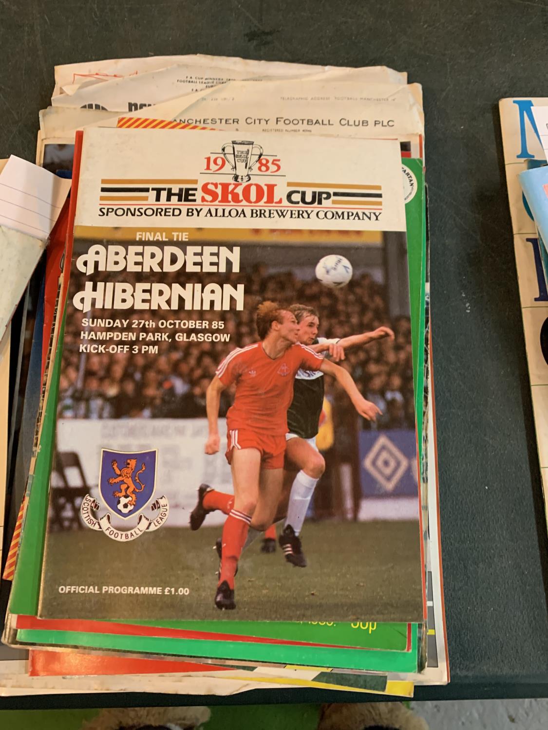 A QUANTITY OF SCOTTISH FOOTBALL PROGRAMMES TO INCLUDE ABERDEEN V HIBS 1985, RANGERS V HIBS 1970, - Image 2 of 4
