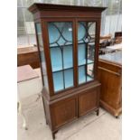 AN EDWARDIAN MAHOGANY AND INLAID TWO DOOR DISPLAY CABINET WITH CUPBOARDS TO THE BASE, 34" WIDE