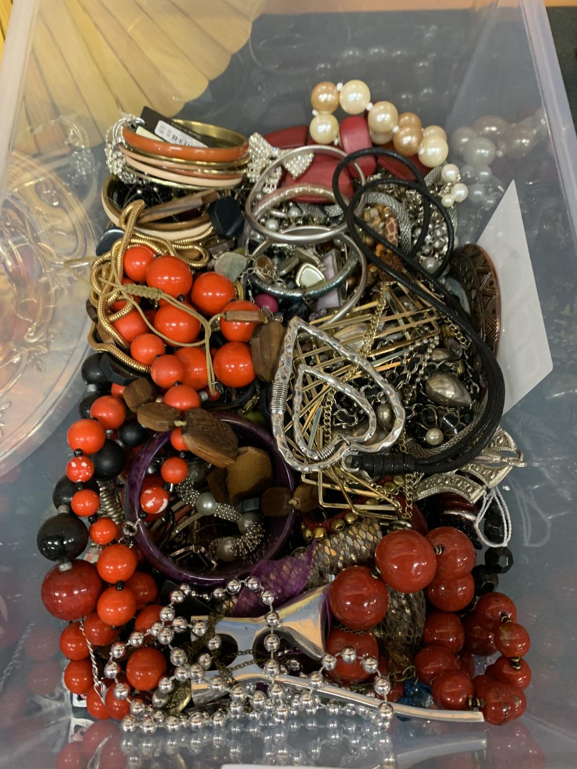 A LARGE QUANTITY OF ASSORTED COSTUME JEWELLERY