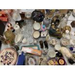 A LARGE QUANTITY OF VARIOUS COLLECTABLE ITEMS TO INCLUDE GLASSWARE, CERAMICS ETC