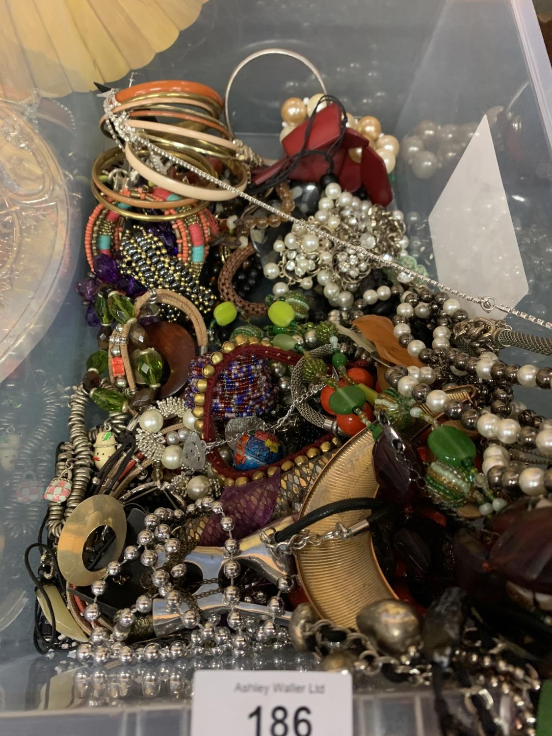 A LARGE QUANTITY OF ASSORTED COSTUME JEWELLERY - Image 3 of 3