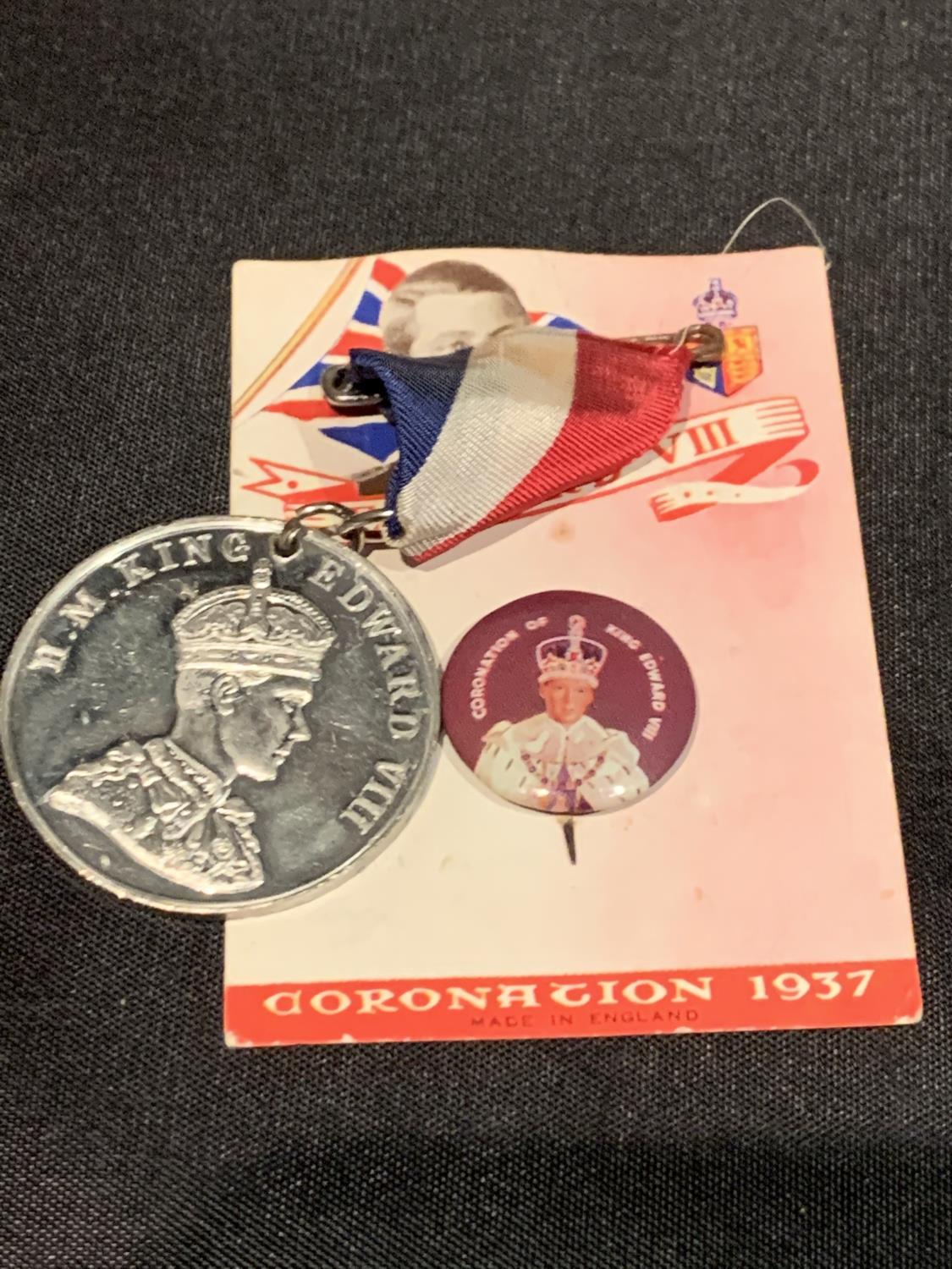 AN EDWARD VIII BADGE AND MEDALLION