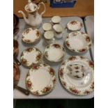 A QUANTITY OF ROYAL ALBERT 'OLD COUNTRY ROSES' TO INCLUDE A COFFEE SET
