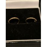 A BOXED PAIR OF 9 CARAT GOLD SLEEPER EARRINGS