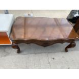 A REPRODUCTION BURR WALNUT CROSSBANDED COFFEE TABLE ON CABRIOLE LEGS