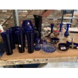 AN ASSORTMENT OF BLUE GLASSWARE TO INCLUDE A LARGE JUG, GLASSES ETC