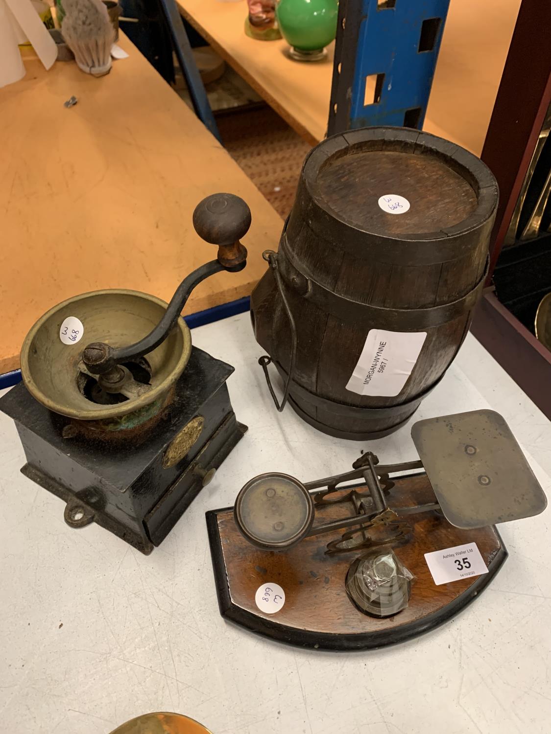 A TRIO OF VINTAGE WOODEN AND BRASS WARETO INCLUDE A BRANDY BARREL AND COFFEE GRINDER