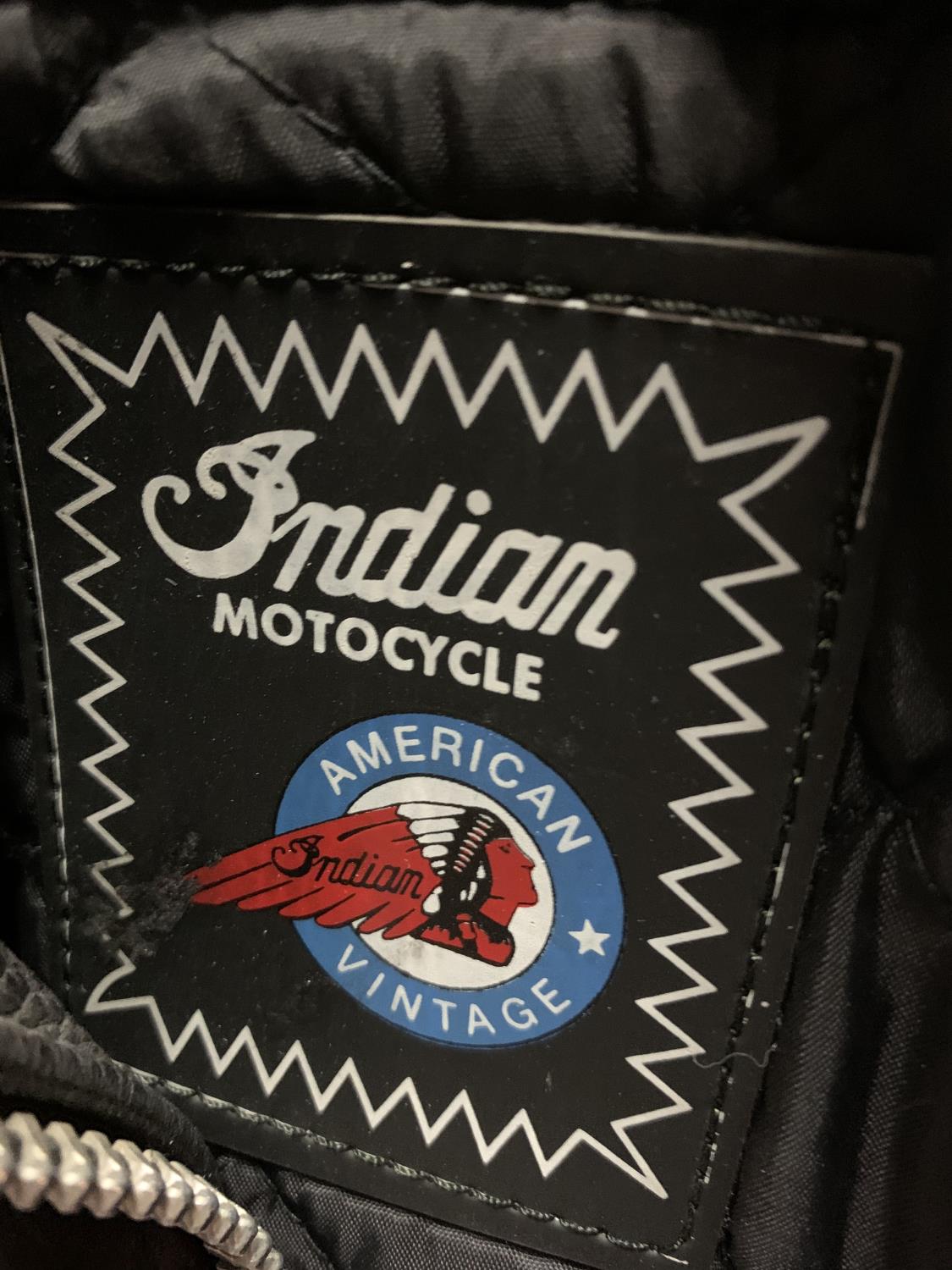 AN AMERICAN VINTAGE 'INDIAN' MOTORCYCLE LEATHER JACKET - Bild 2 aus 2