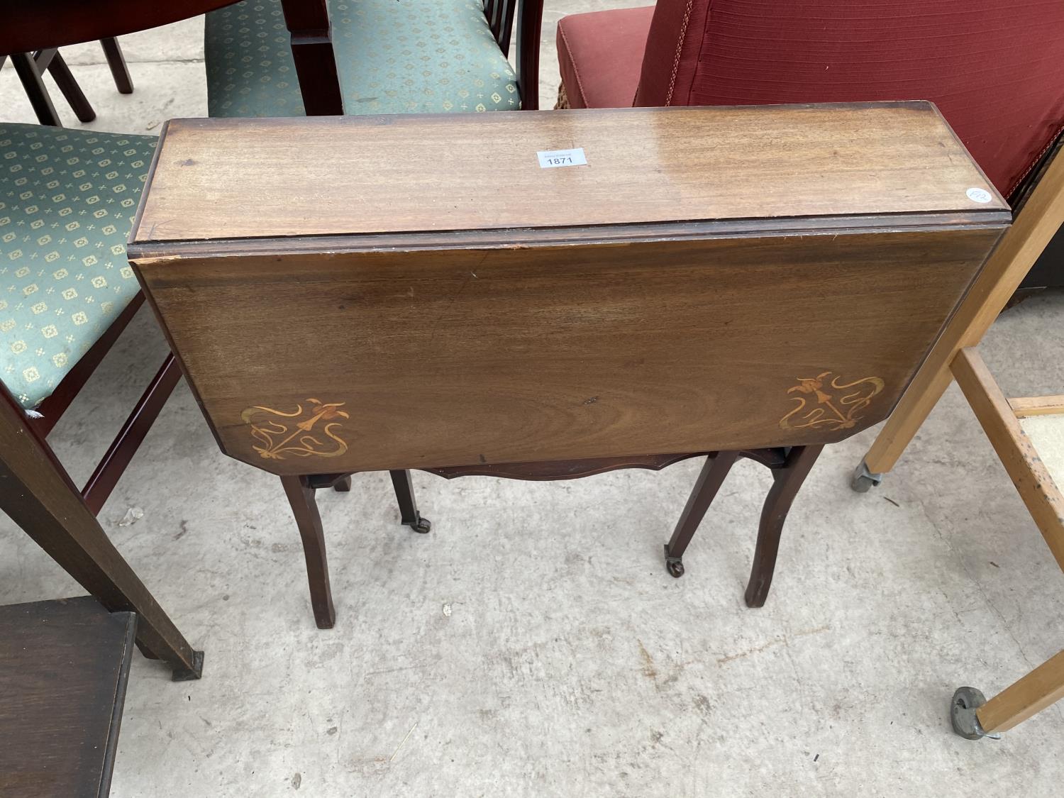 A 19TH CENTURY MAHOGANY AND INLAID SUTHERLAND TABLE WITH CANTED CORNERS - Bild 4 aus 4