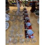 A SELECTION OF CERAMICS AND GLASSWARE TO INCLUDE RETRO BETTY BOOP CUPS AND SAUCERS ETC