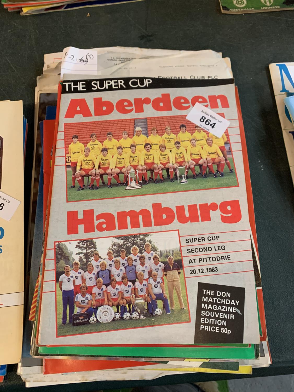 A QUANTITY OF SCOTTISH FOOTBALL PROGRAMMES TO INCLUDE ABERDEEN V HIBS 1985, RANGERS V HIBS 1970,