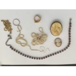 VARIOUS ITEMS TO INCLUDE TWO SEED PEARL NECKLACES, A SILVER RING AND TWO BROOCHES ETC