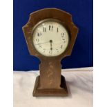 A TALL VINTAGE WOODEN MANTLE CLOCK