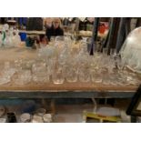 A LARGE COLLECTION OF VARIOUS GLASSWARE TO INCLUDE WINE AND SPIRITS CUT GLASS ETC