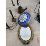 THREE ITEMS TO INCLUDE A GILT FRAMED OVAL MIRROR, AN ART DECO STYLE TABLE LAMP AND CAST IRON OIL