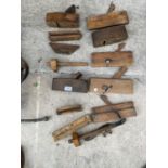 VARIOUS VINTAGE WOODEN PLANES AND MORTISE GAUGES