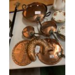 A QUANTITY OF VINTAGE BRASS COOKWARE TO INCLUDE PANS, A SKILLET AND A FISH MOULD