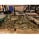 A COLLECTION OF BRASSES AND SILVER TO INCLUDE, HORSE BRASES, SWEETMEAT DISH AND BOX OF FLATYWARE ETC