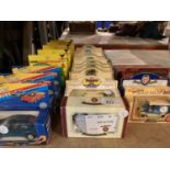 A COLLECTION OF BOXED CARS TO INCLUDE SPORTS CAR COLLECTION AND PRO MOTORS ETC