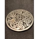 AN ARTS AND CRAFTS PEWTER BROOCH