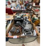 VARIOUS VINTAGE CAMERAS AND PHOTOGRAPHIC EQUIPMENT
