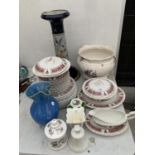 A MIXED QUANTITY OF CERAMICS TO INCLUDE PLATES, PLANT STAND, JUGS ETC.