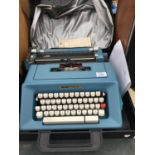 AN OLIVETTI STUDIO 46 TYPEWRITER IN CARRY CASE