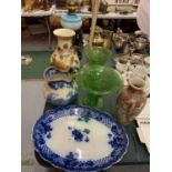 AN ASSORTMENT OF DECORATIVE VASES TO ALSO INCLUDE A LARGE BLUE AND WHITE JUG AND PLATTER