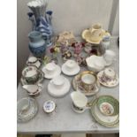 A MIXED QUANTITY OF CERAMICS TO INCLUDE CUPS AND SAUCERS, STONEWARE JUG ETC.