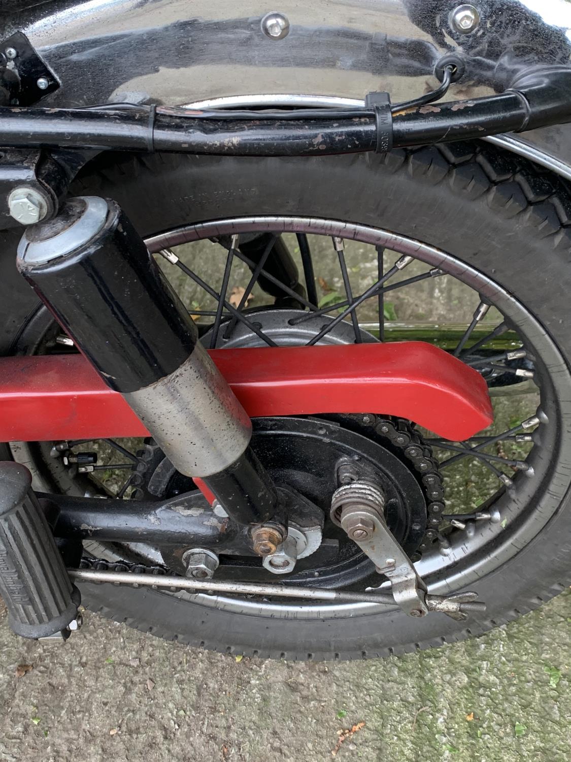 A 1962 ROYAL ENFIELD 350 CC BULLET . THE BIKE WAS MANUFACTURED AT REDITCH, ENGLAND AND SOLD BY - Image 22 of 25