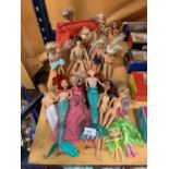 AN ASSORTMENT OF BARBIE DOLLS TO INCLUDE TWO MERMAID BARBIES