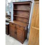 A MID 20TH CENTURY MAHOGANY DRESSER WITH CUPBOARD AND DRAWERS TO BASE, COMPLETE WITH PLATE RACK,