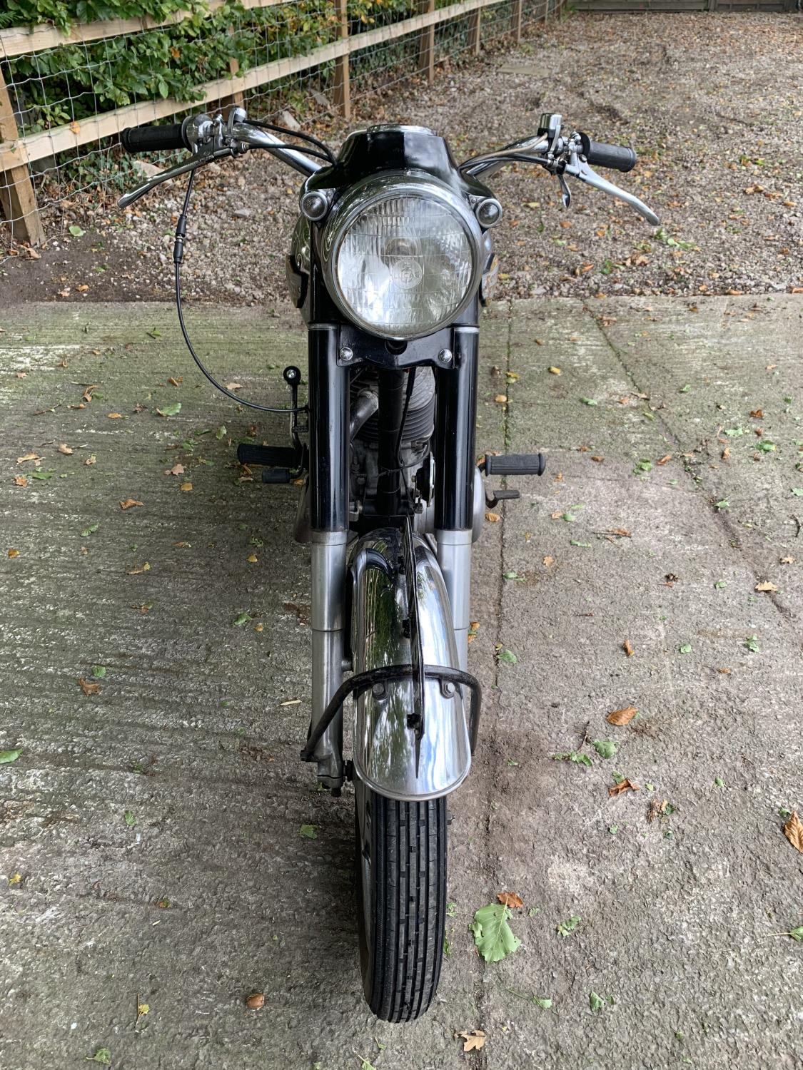 A 1962 ROYAL ENFIELD 350 CC BULLET . THE BIKE WAS MANUFACTURED AT REDITCH, ENGLAND AND SOLD BY - Image 16 of 25