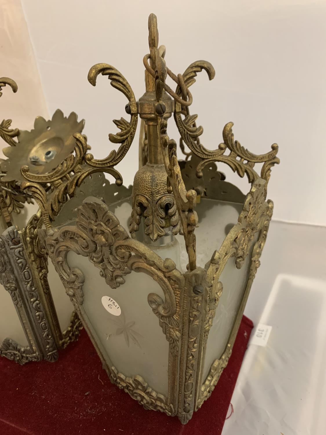 A PAIR OF ORNATE CEILING LIGHTS - Image 3 of 3