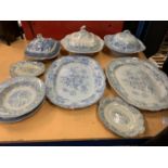 A QUANTITY OF VINTAGE BLUE AND WHITE POTTERY TO INCLUDE THREE TUREENS WITH LIDS